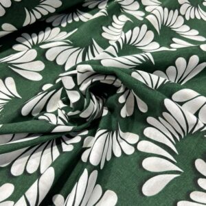 Loneta estampado flores blancas fondo verde